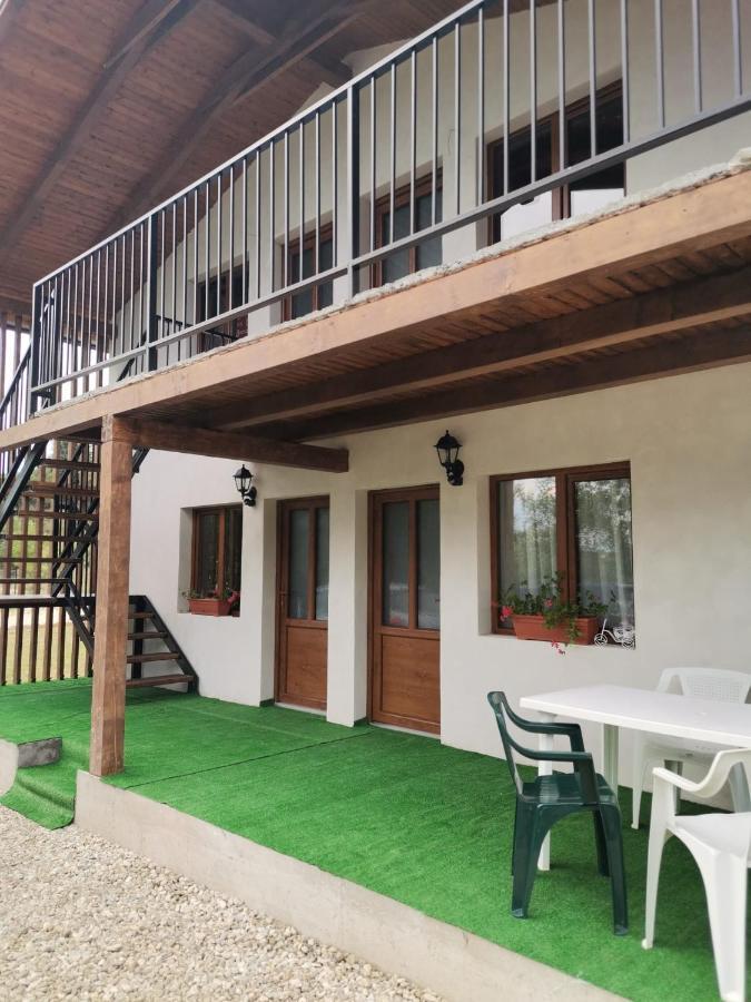 Cabana Oprisor 오크나 시비울루이 외부 사진