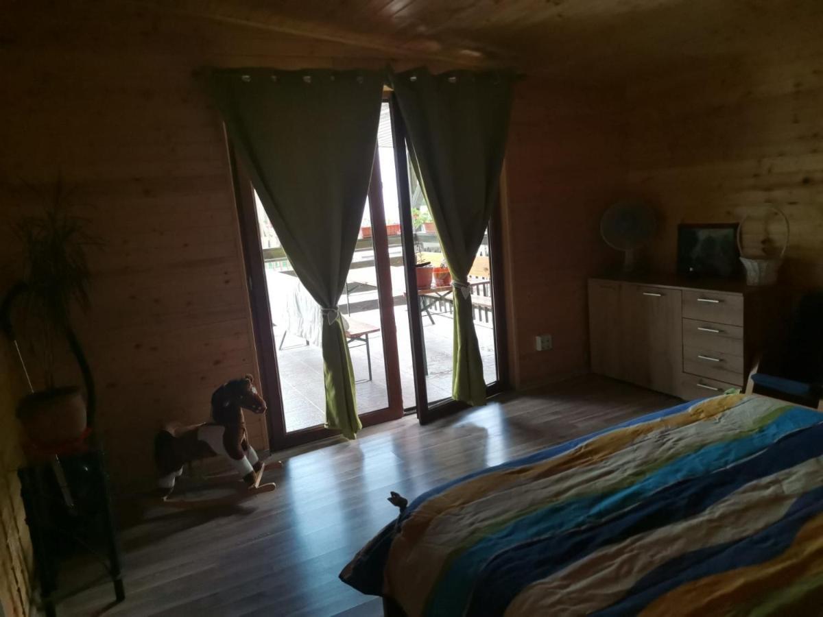 Cabana Oprisor 오크나 시비울루이 외부 사진